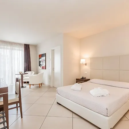 & Exclusive 3* Marina Di Carrara