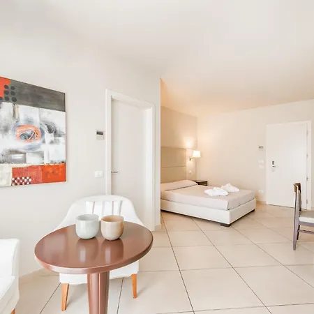 & Exclusive 3* Marina Di Carrara