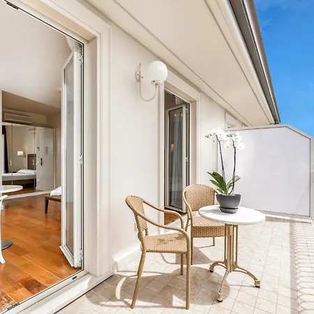& Exclusive 3* Marina Di Carrara