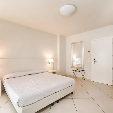 Hotel & Exclusive