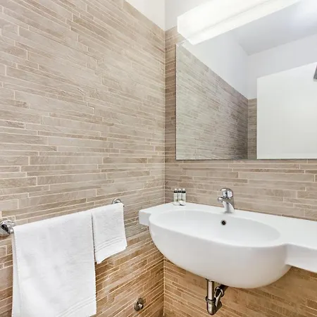 & Exclusive 3* Marina Di Carrara