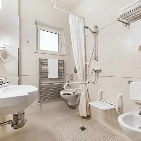 & Exclusive 3* Marina Di Carrara