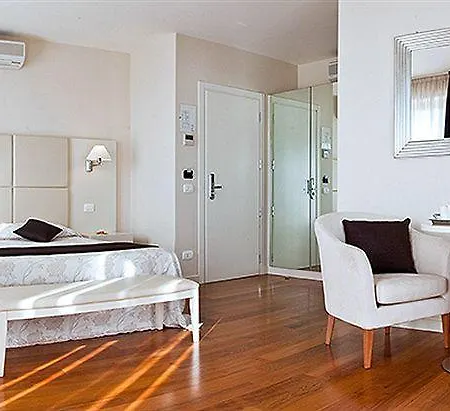 Hotel & Exclusive Marina Di Carrara