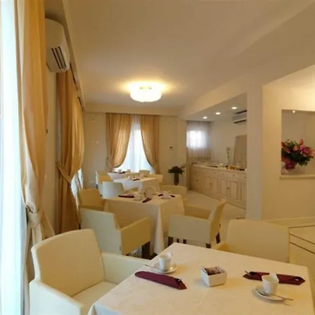 Hotel & Exclusive Marina Di Carrara