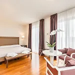 Hotel & Exclusive Marina Di Carrara