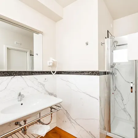 Hotell & Exclusive Marina Di Carrara