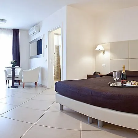 & Exclusive 3*