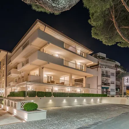 & Exclusive 3* Marina Di Carrara