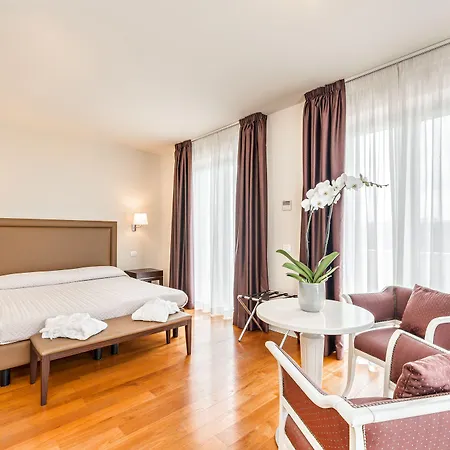Hotell & Exclusive Marina Di Carrara
